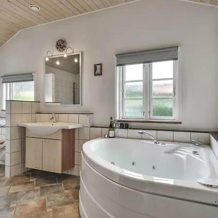 Tilia - 15m From The Sea In Funen By Interhome Fåborg